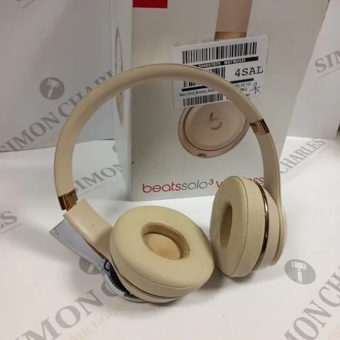 BOXED BEATS SOLO 3 WIRELESS HEADPHONES