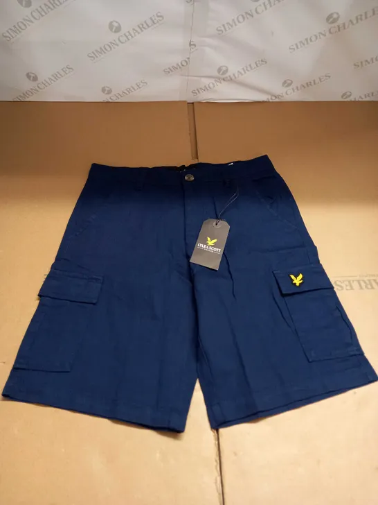 LYLE AND SCOTT CARGO SHORTS SIZE W30