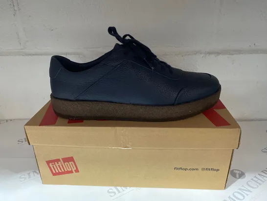 BOXED PAIR OF FITFLOP NAVY SHOES SIZE 6.5