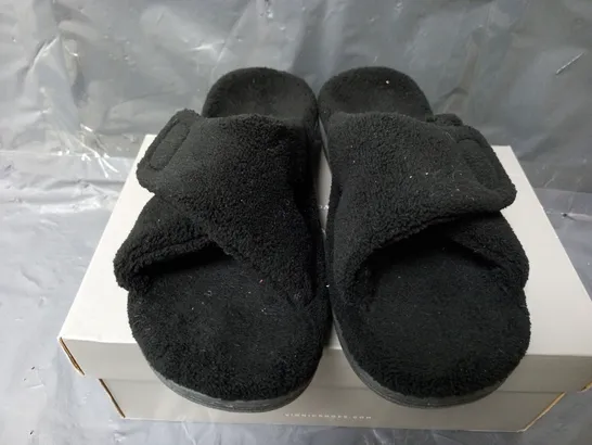 VIONIC INDULGE RELAX SLIPPERS IN BLACK - UK 6