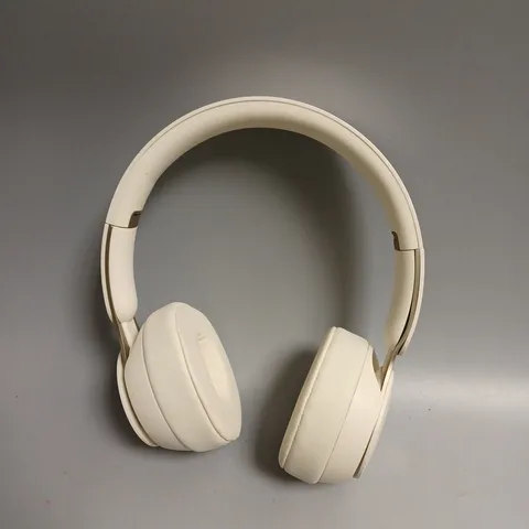 BEATS SOLO PRO WIRELESS OVER EAR HEADPHONES IN WHITE