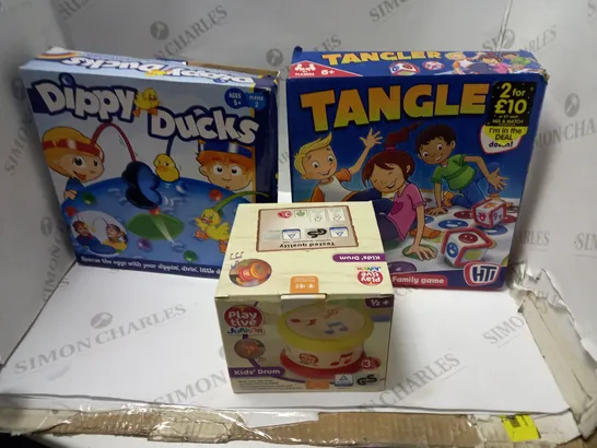 LOT OF 3 KIDS TOYS AND GAMES TO INCLUDE HTI TANGLE GAME, DIPPY DUCKS BORAD GAME, PLAY LIVE JUNIOR KIDS DRUM