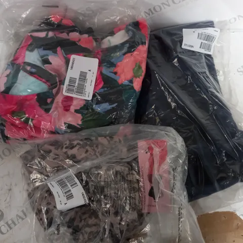 LOT 3 CLOTHING ITEMS TO INCLUDE - FLORAL DRESS, TUNIC MINK, KANDC LEGGINGS. 