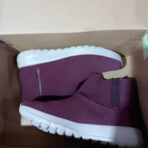 SKECHERS ZIP ANKLE BOOT BURGUNDY - SIZE 5