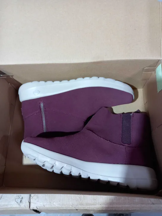 SKECHERS ZIP ANKLE BOOT BURGUNDY - SIZE 5