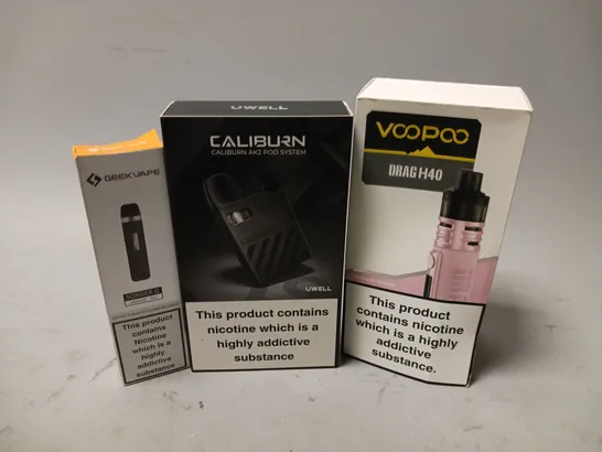 APPROXIMATELY 20 VAPES, E-CIGARETTES & ACCESSORIES TO INCLUDE VOOPOO DRAG H40, UWELL CALIBRUN AK2, GEEKVAPE SONDER Q, ETC