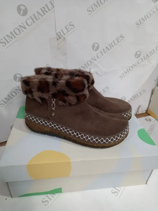 EARTH ORIGINS EMMALYN BROWN BOOTS SIZE 6