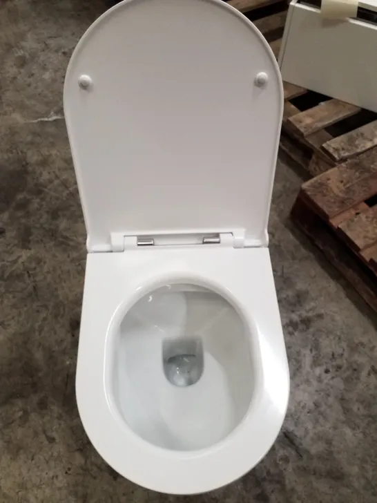 BRAND NEW TOILET PAN WITH SEAT