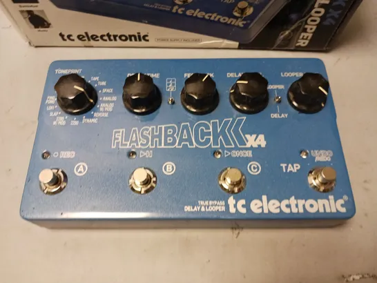 TC ELECTRONIC FLASHBACK X4 DELAY AND LOOPER