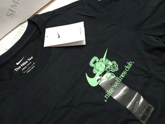 NIKE TEE WELLNESS CLUB BLACK T-SHIRT - L