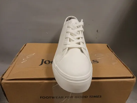 BOXED JOE BROWNS GOT TO HAVE IT PUMPS - WHITE - SIZE 8