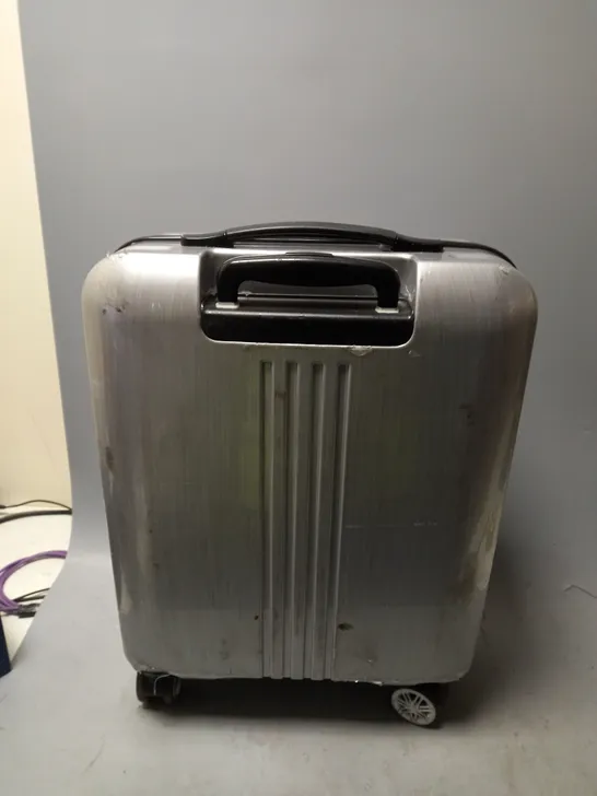 UNBRANDED PLASTIC SILVER CARRY ON CASE WITH 4 WHEELS 