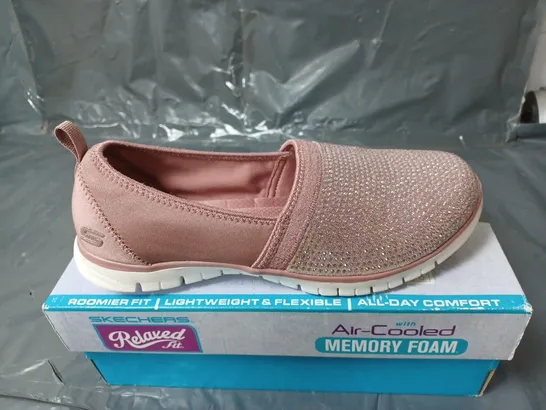 BOXED PAIR OF SKECHERS RELAXED FIT AIR COOLED MEMORY FOAM TRAINERS UK SIZE 6 - PINK - 