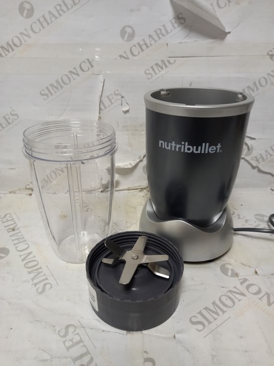 NUTRIBULLET 600 BLENDER 