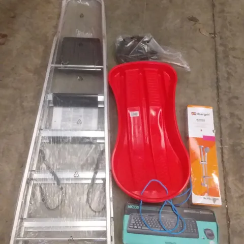 PALLET OF ASSORTED ITEMS INCLUDING LOGITECH WIRELESS KEYBOARD & MOUSE, SLEDGE, IBERGRIF SLIDING BAR SYSTEM, FRYING PAN, ALUMINIUM STEP LADDER