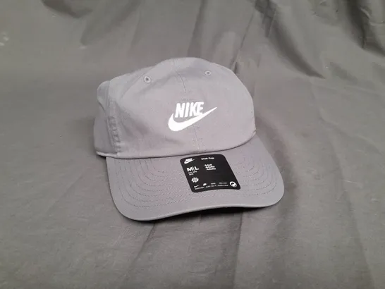 NIKE CLUB CAP IN GREY - M/L