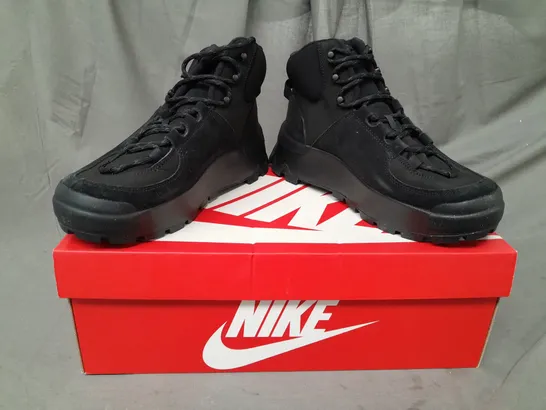 BOXED PAIR OF NIKE CITY CLASSIC BOOTS IN BLACK UK SIZE 6