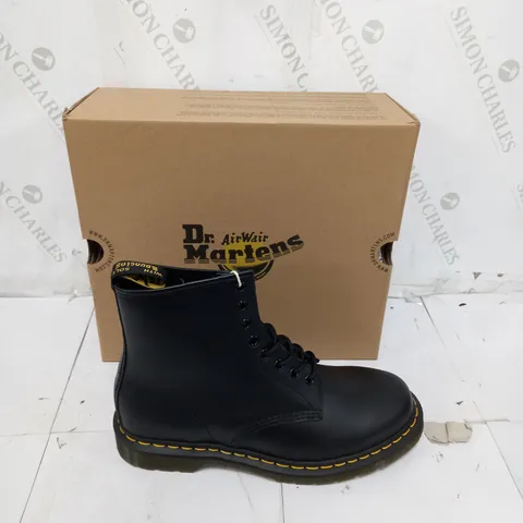 BOXED PAIR OF DR MARTENS BOOTS 1460 BLACK US 10