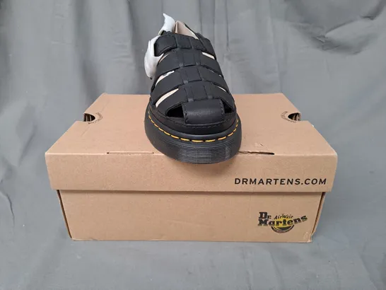 BOXED PAIR OF DR MARTENS WRENLIE SANDALS IN BLACK UK SIZE 5