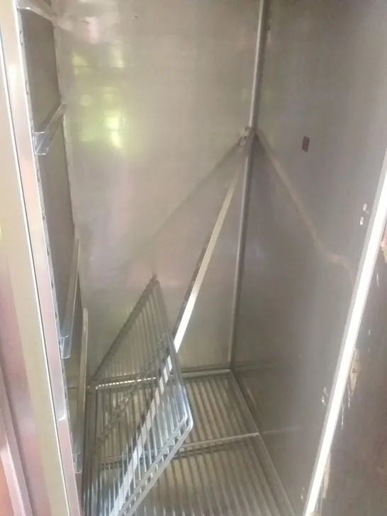 DOUBLE DOOR COMMERCIAL FRIDGE 