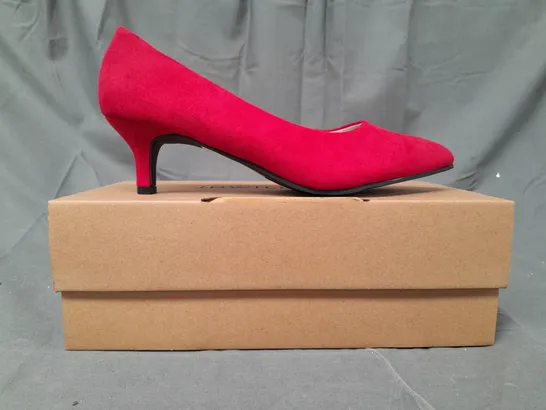 BOX OF APPROXIMATELY 8 JD WILLIAMS HEELED SLIP-ON SHOES IN RED - VARIOUS SIZES