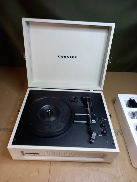 BOXED CROSSLEY VOYAGER 3-SPEED PORTABLE TURNTABLE