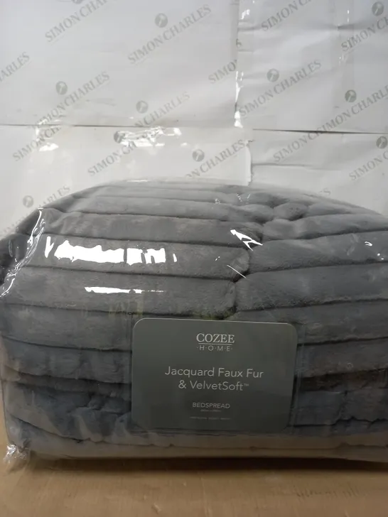 OUTLET COZEE HOME JACQUARD STRIPE GRACE FAUX FUR BEDSPREAD