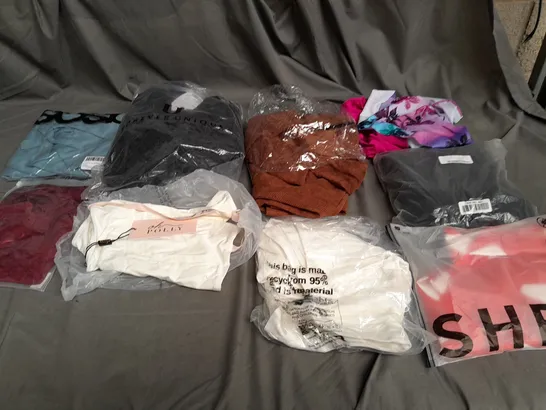 BOX OF APPROXIMATELY 18 ASSORTED ITEMS TO INCLUDE - DRESSES , JUMPERS , AND  T-SHIRTS ETC