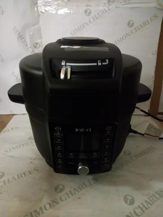 INSTANT POT DUO CRISP WITH ULTIMATE LID MULTI-COOKER AND AIR FRYER 