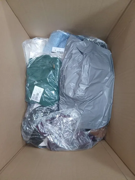 LARGE BOX OF APPROXIMATELY 25 VARIOUS CLOTHING ITEMS TO INCLUDE JACKETS, JEANS, JUMPERS ETC. 