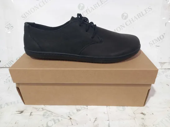 BOXED PAIR OF VIVO BAREFOOT LACE UP SHOES IN BLACK EU SIZE 46