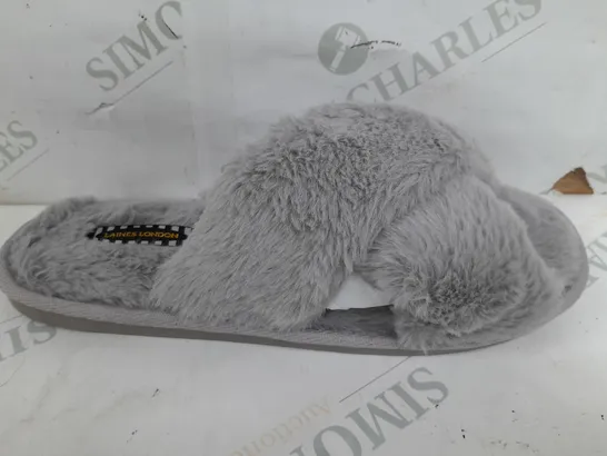 LAINES LONDON ANIMAL DESIGN SLIP ON COMFORT SLIDES IN GREY - LARGE