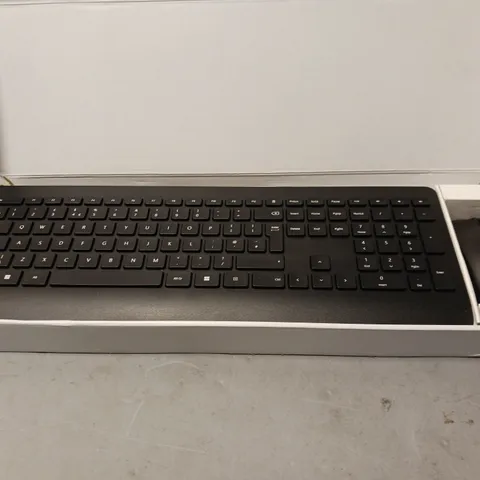 MICROSOFT WIRELESS 900 DESKTOP - KEYBOARD AND MOUSE