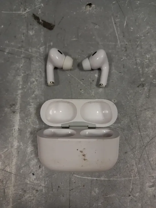 APPLE AIRPODS PRO 2ND GEN IN WHITE