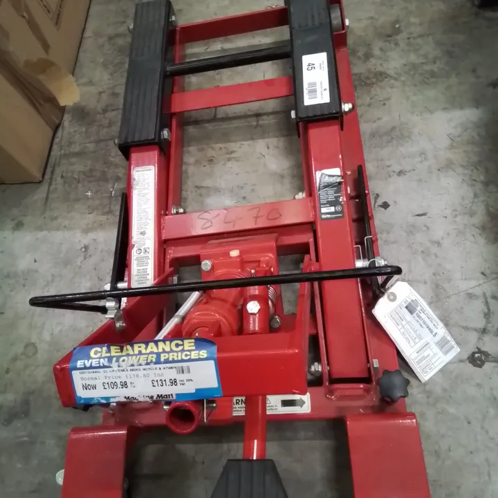 CML5 HYDRAULIC MOTORCYCLE AND ATV LIFT 4834374Simon Charles Auctioneers