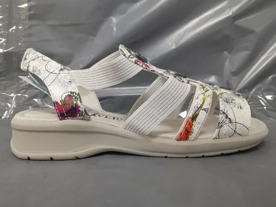 BOXED PAIR OF PAVERS OPEN TOE LOW WEDGE SANDALS IN WHITE/MULTI UK SIZE 5