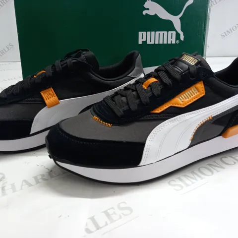 BOXED PAIR OF PUMA RIDER DISPLACED TRAINERS - UK 8