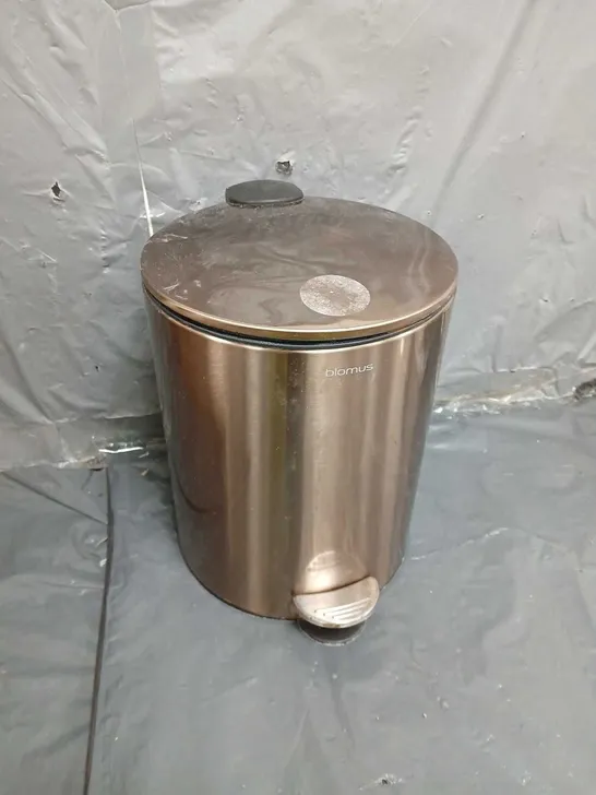 BATHROOM PEDAL BIN