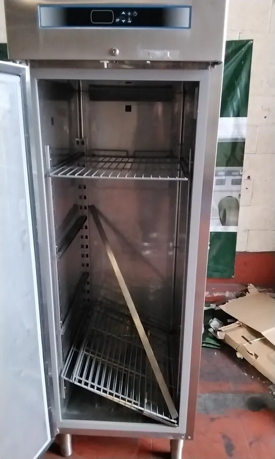 COMMERCIAL SINGLE DOOR FRIDGE/CHILLER F.PLUS TN 70