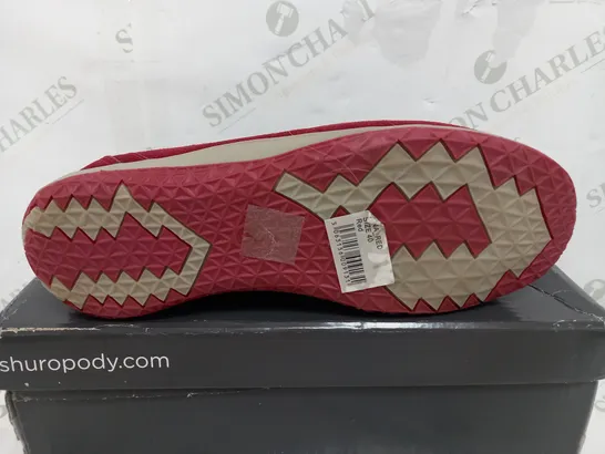 BOXED PAIR OF SHUROPODY ZIP UP TRAINERS IN RED - UK 7