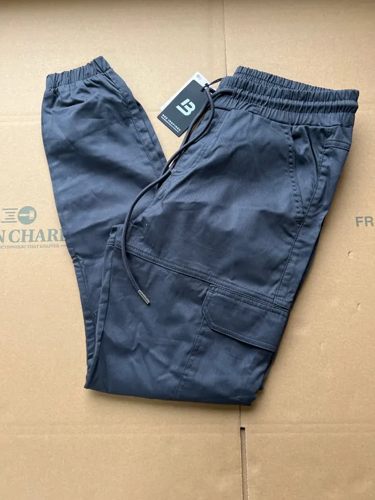 BEE INSPIRED RIVERO CARGO PANT ANTHRACITE IN SIZE 28/30