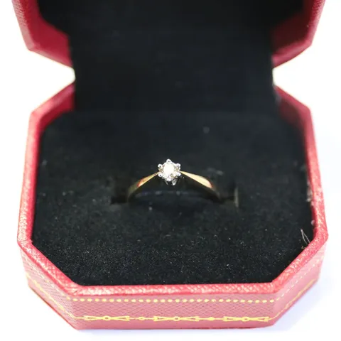 18CT GOLD DIAMOND SET SOLITAIRE RING