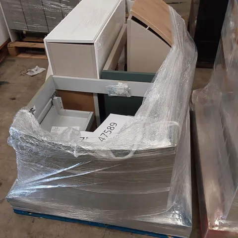 PALLET OF ASSORTED BATHROOM FURNITURE AND FURNITURE PARTS 