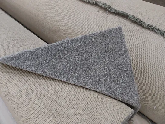 ROLL OF QUALITY GREY CARPET // SIZE UNSPECIFIED 