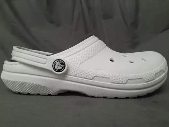 PAIR OF CROCS CLASSIC LINED KID'S CLOGS IN WHITE UK SIZE J5