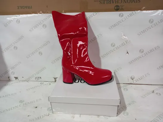 BOXED PAIR OF BUCKLE HEELED KNEE HIGH BOOTS IN RED UK SIZE 6