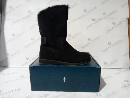 BOXED EMU AUSTRALIA FAUX SUEDE BOOTS - BLACK, SIZE 7