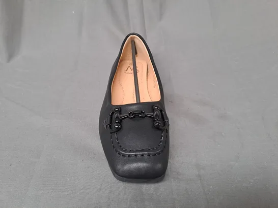 BOXED PAIR OF CINK ME SLIP-ON SHOES IN BLACK EU SIZE 38