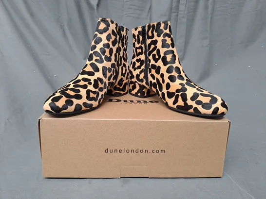 BOXED PAIR OF DUNE LONDON PIPPIE LEOPARD ANKLE BOOTS SIZE 5