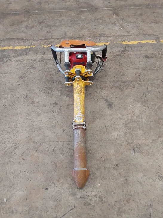 ROBEL 62.05 2 STROKE VERTICAL TAMPER - RAILWAY MAINTENANCE TOOL